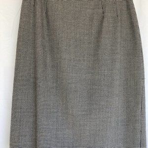 Patterned 100% wool skirt by Kasper black and white size 6 P